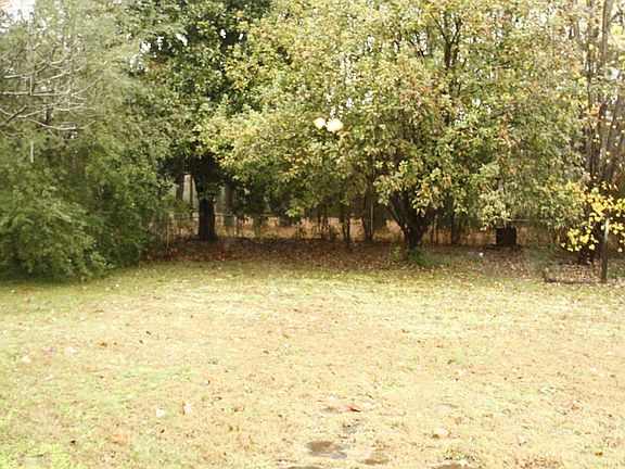 4th image of 1006 Pioneer Road