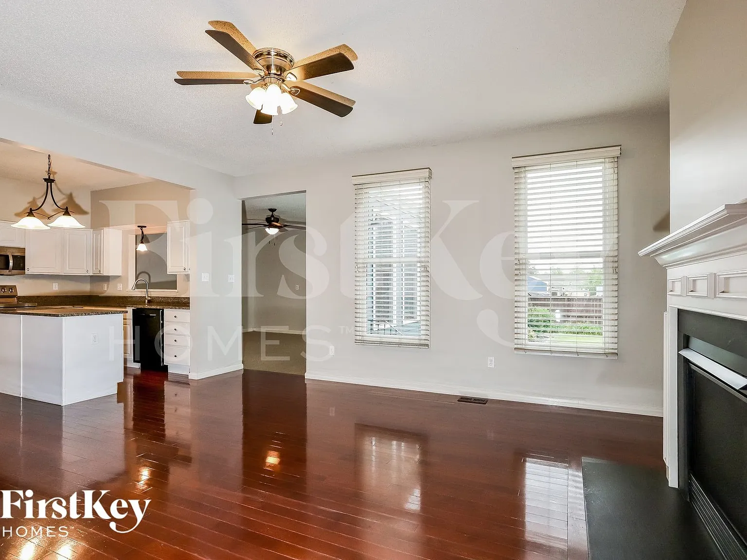 4 bed, 2.5 bath, 2120 sqft, $3,570 — Photo 4