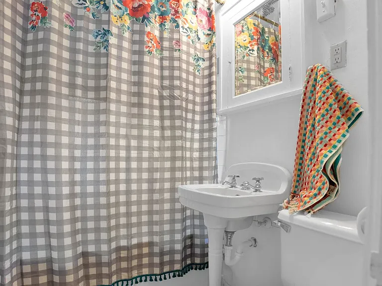 610 Summit Avenue — Photo 4