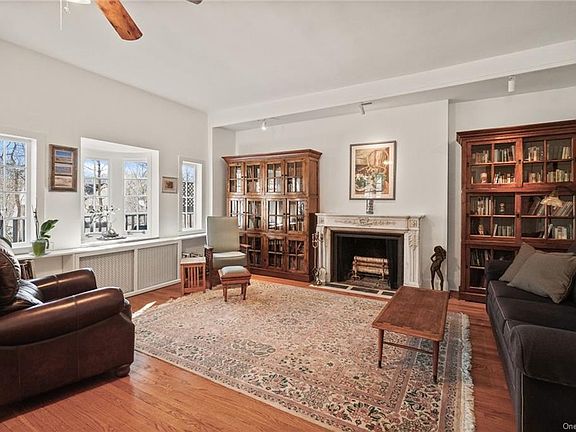 5th image of 324 Lake St