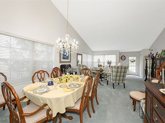 5th image of 194 Kensington Ct