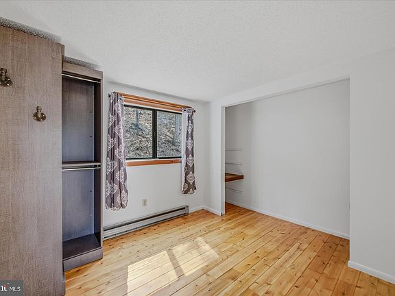 14th image of 494 Glenwood Ln