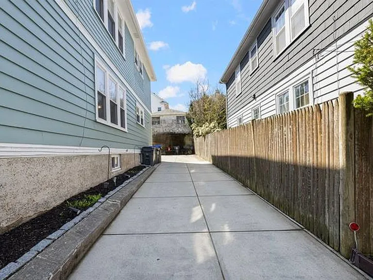 92 Colonial Road — Photo 26