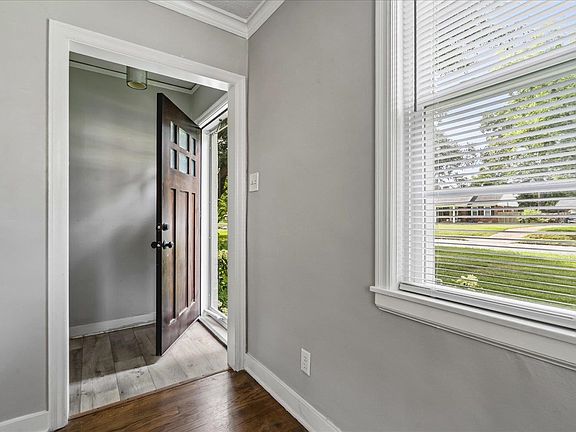 3rd image of 4106 Faxon Ave