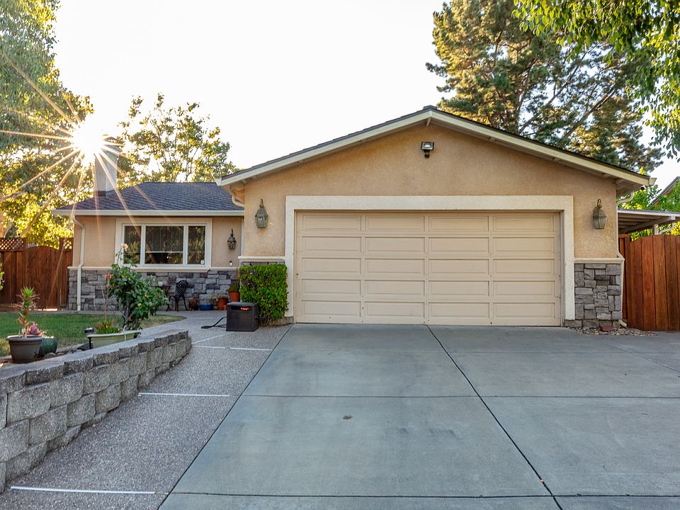 1st image of 555 Landau Ct