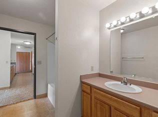 1120 E Parkway Ave #101, Oshkosh, WI 54901