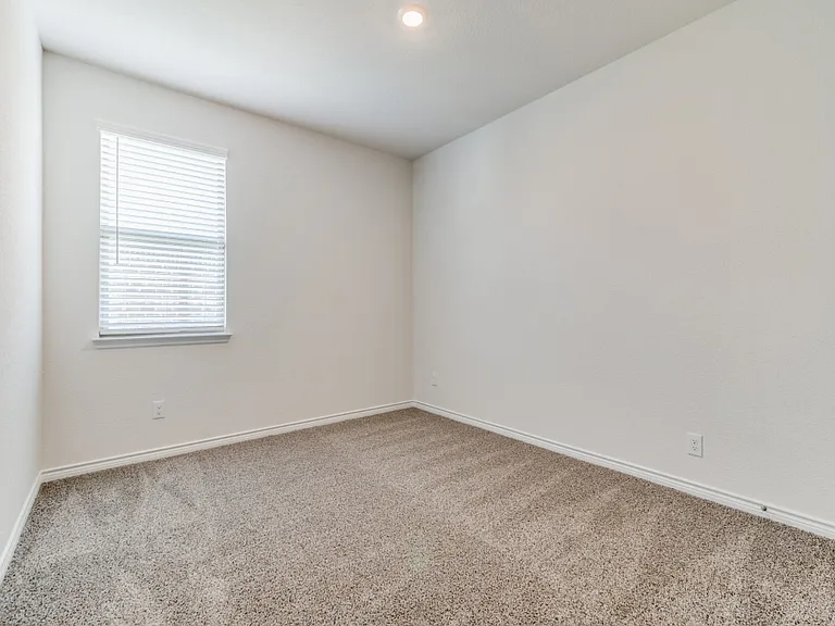 763 Philadelphia St — Photo 15