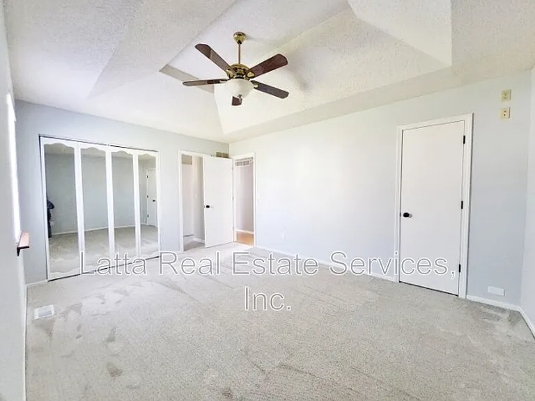 228 SE Bristol Dr — Photo 9