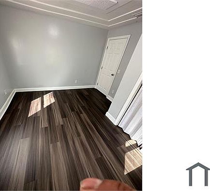 5th image of 963 Saint Clair St