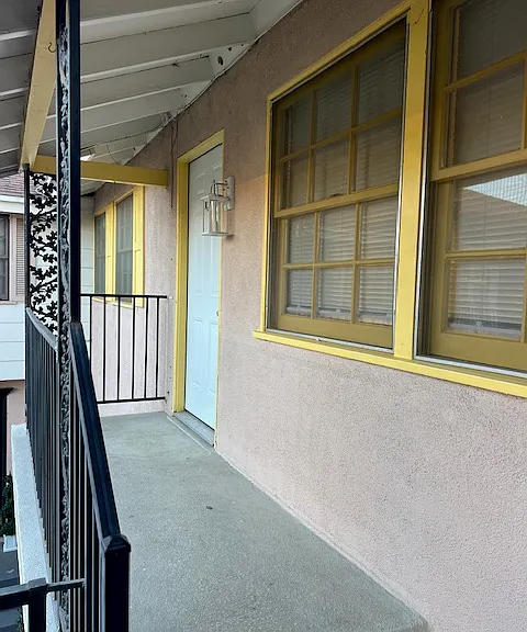 522 La Verne St #19 — Photo 1