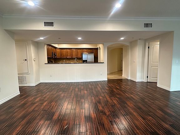 3rd image of 10921 Whipple St #204