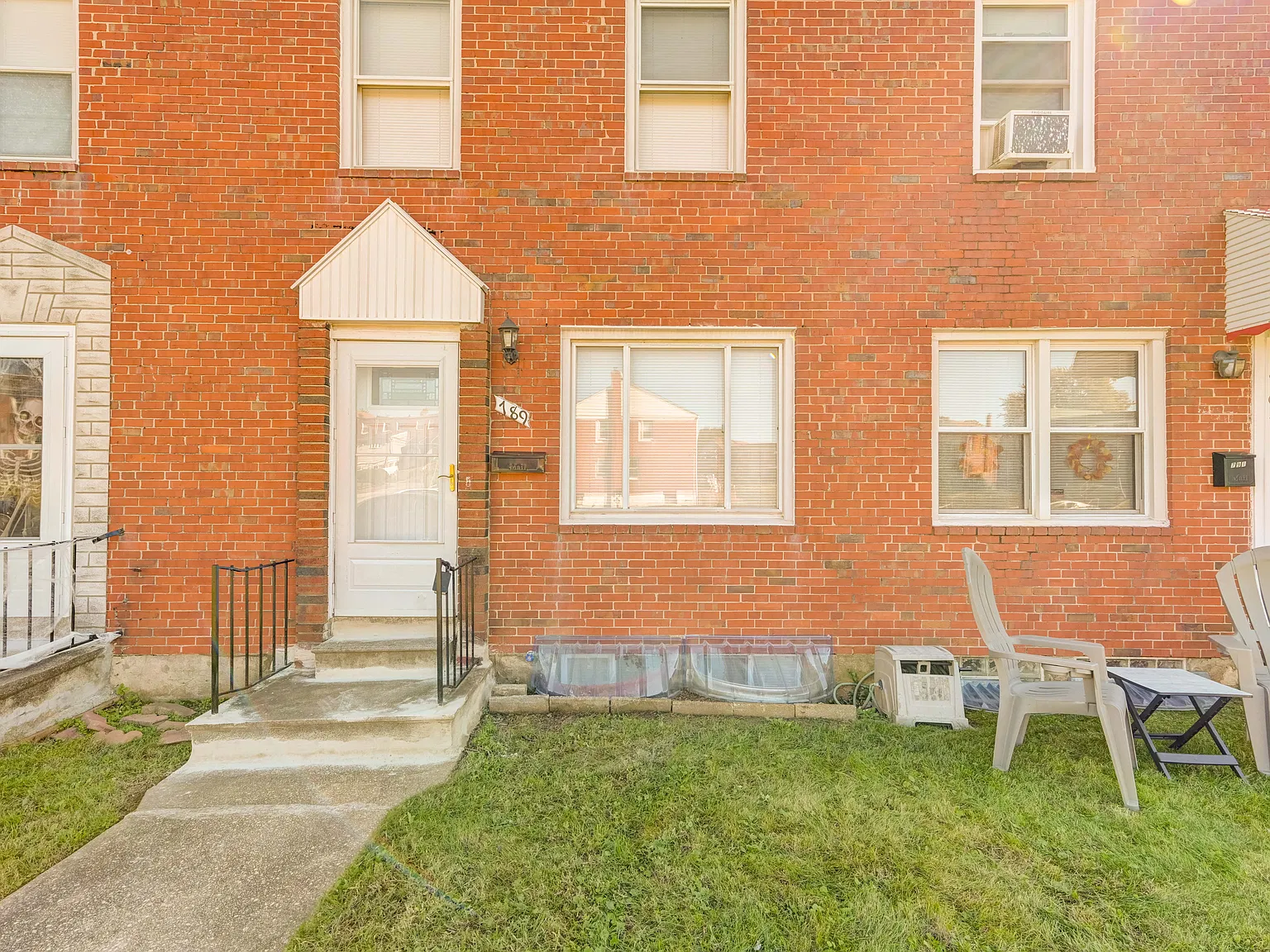 3 bed, 1120 sqft, $2,000 — Photo 3