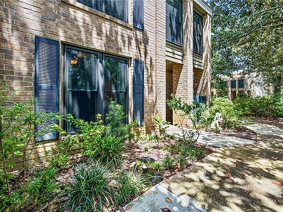 2nd image of 2901 Grant St Unit 304