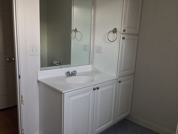 3rd image of 116 W Pearl St APT 3D