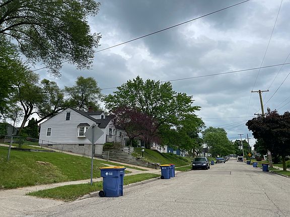 4th image of 1007 Hollywood St NE