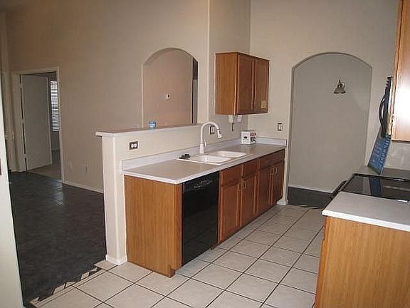 3rd image of 1828 E Carla Vista Dr