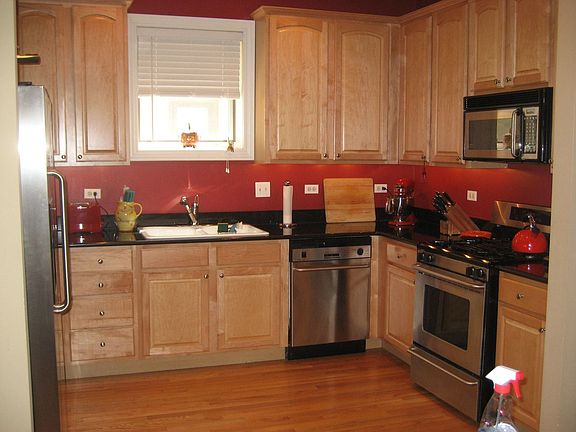 SS Appliances and Granite Countertops
