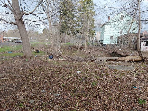 2nd image of 602 W Newell St
