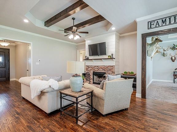 5th image of 104 Lagrange Ct