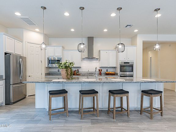 5th image of 933 E Horseshoe Place