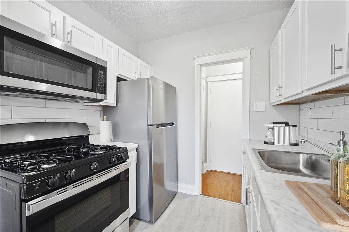 Shirley Court — Photo 4