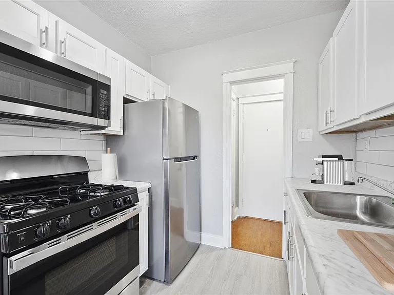 Shirley Court — Photo 4