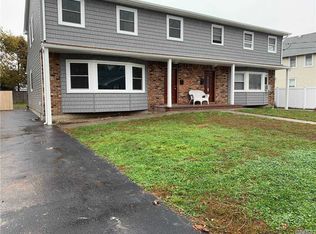 35 N Maple St, Farmingdale, NY 11735