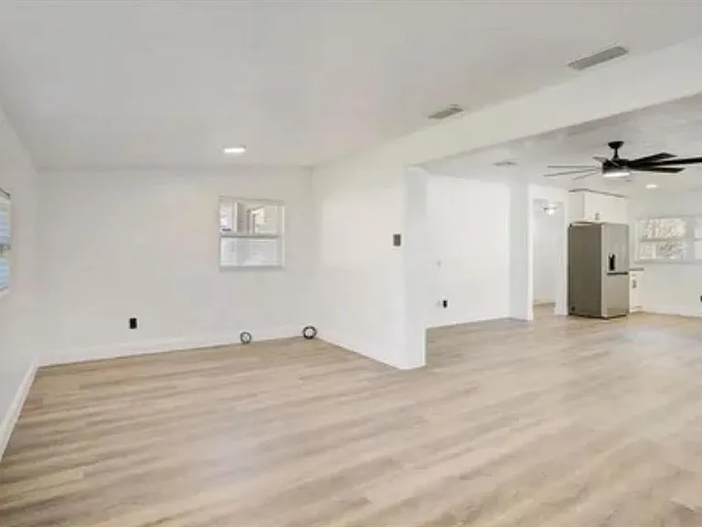 5205 Chenault Ave — Photo 9