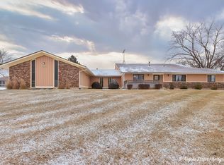 945 Wiltshire Dr APT C, McHenry, IL 60050