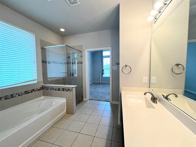 613 Palmilla St — Photo 24