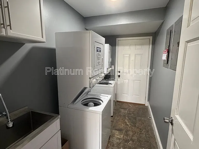 1512 Waverly Way #D-2 — Photo 10