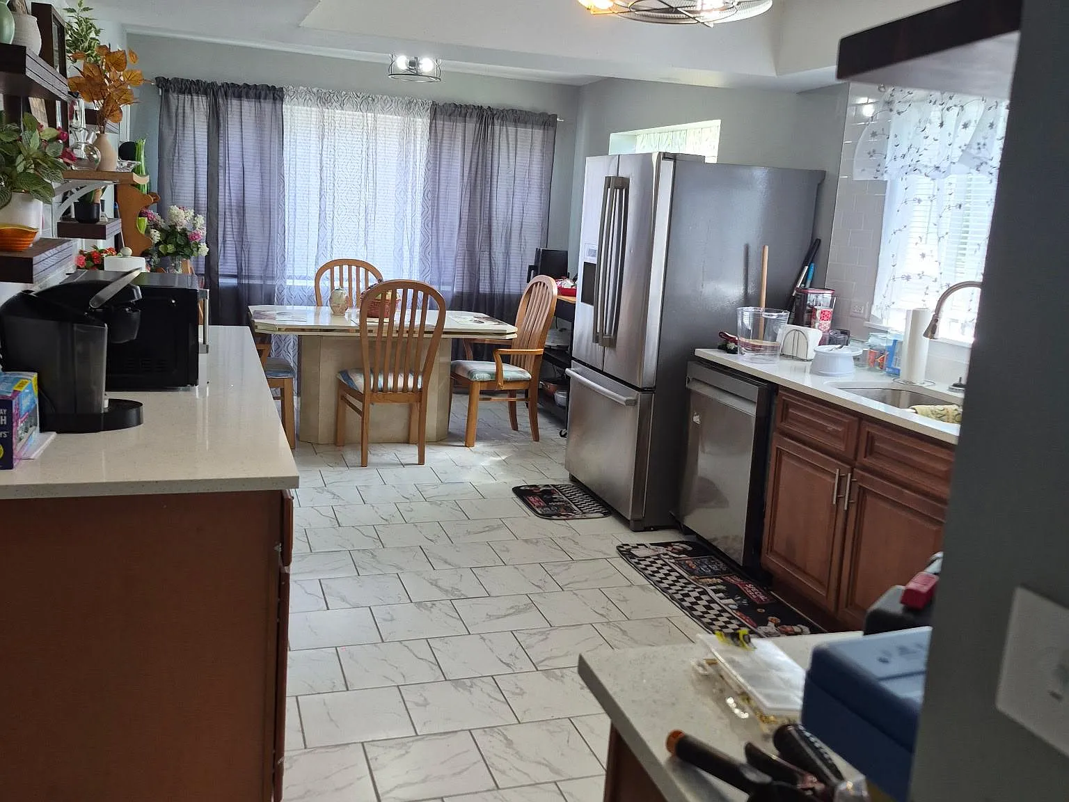 4 bed, 2.0 bath, 2500 sqft, $910 — Photo 2