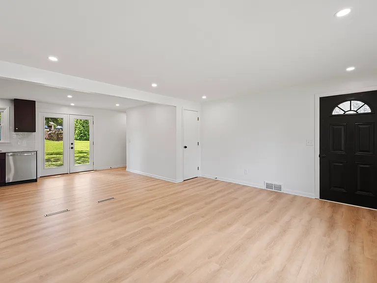 Valley View Dr — Photo 4