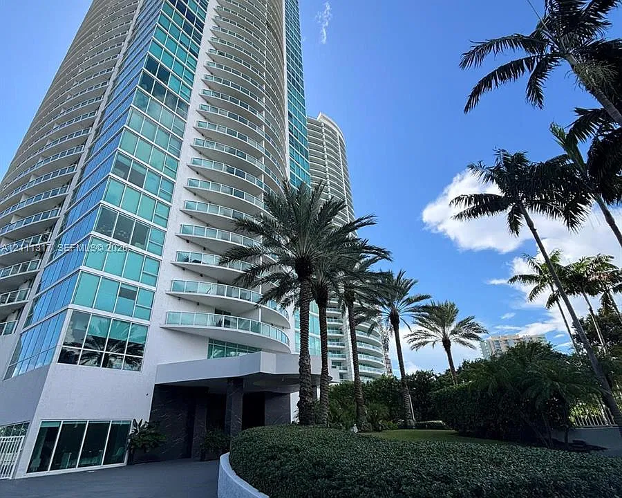 2101 Brickell Ave #711