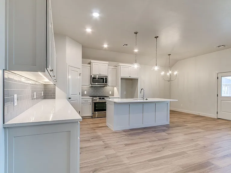 16025 Zamora Ln — Photo 25