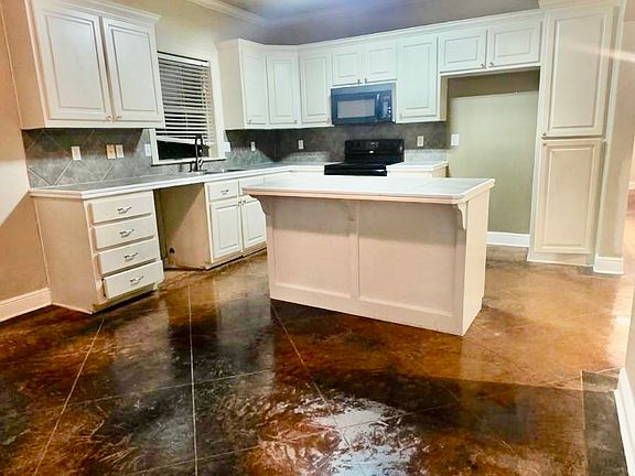 5th image of 15146 Villa Ct E