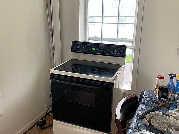 2nd image of 1501 W Wood St