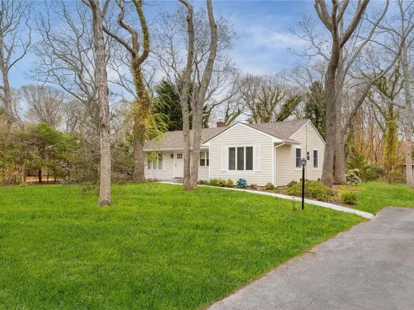 35 Donellan Road, Hampton Bays, NY 11946