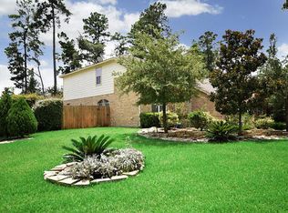 19 W Spindle Tree Cir, The Woodlands, TX 77382
