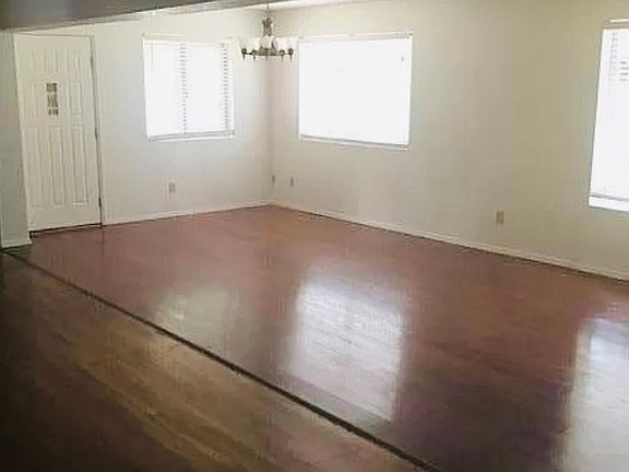 4th image of 940 S Oasis Dr
