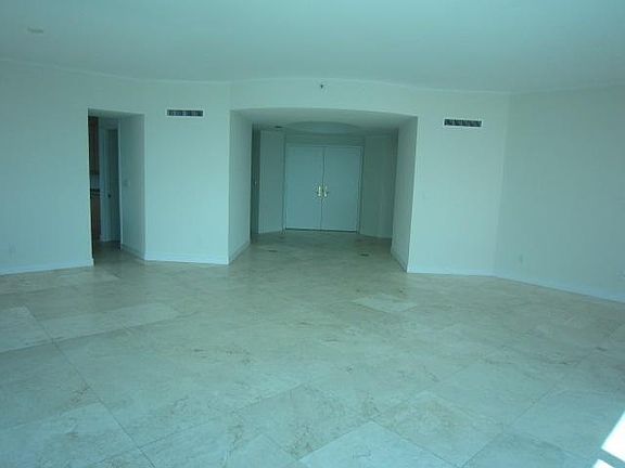 4th image of 300 S Pointe Dr APT 1003
