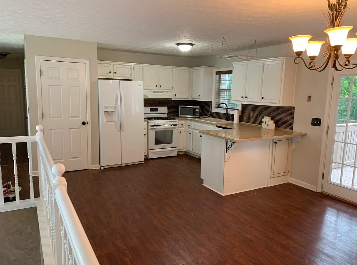4 bed, 2.5 bath, 1758 sqft, $2,200 — Photo 2