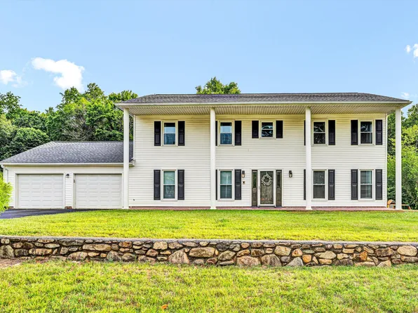 5211 Cherokee Hills Dr, Salem, VA 24153