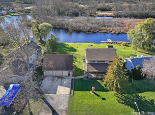 39876 N Circle Ave, Antioch, IL 60002