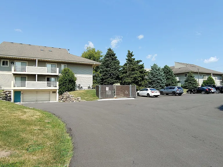 Woodfield Apartments — Photo 11