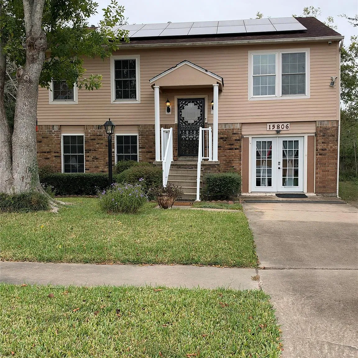 4 bed, 3.0 bath, 2016 sqft, $2,999 — Photo 1