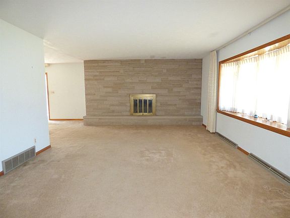 3rd image of 18800 Pawnee Ln