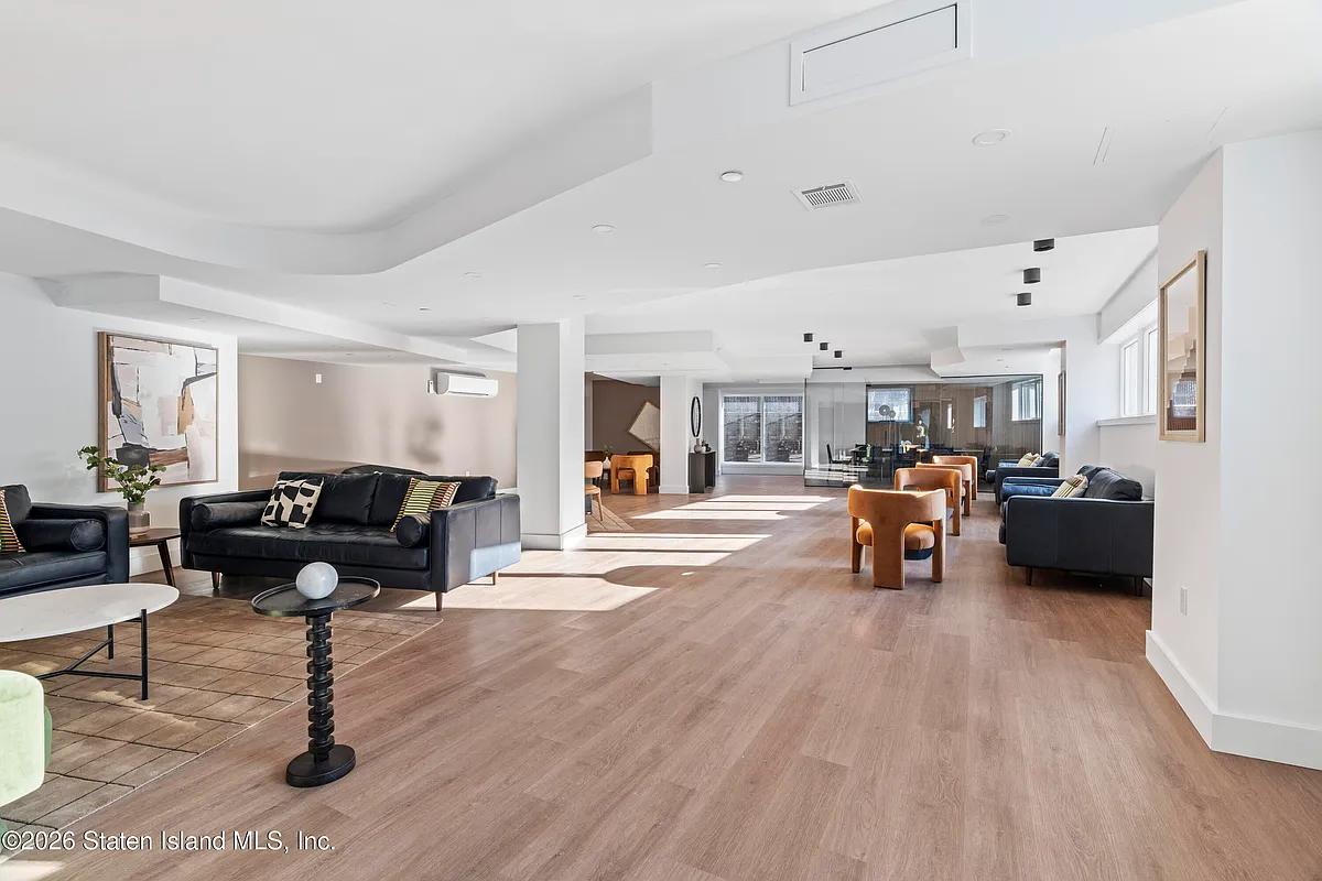 Photo 2 of 18 - 5 Stuyvesant Pl #5A - Staten Island, NY Building Photo - 5 Stuyvesant Pl #5A