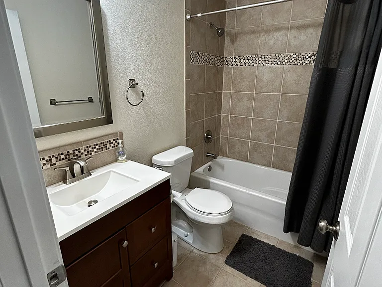810 Fleming St — Photo 5