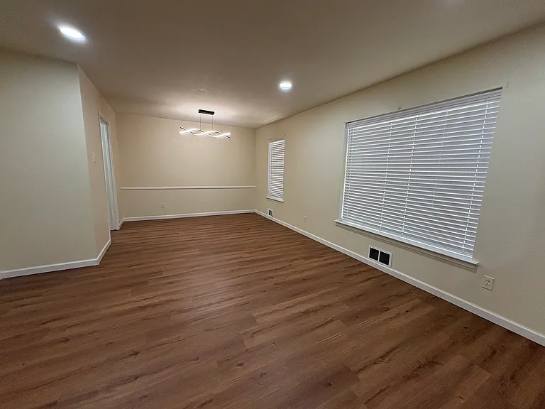 615 Oak Forest Dr — Photo 4